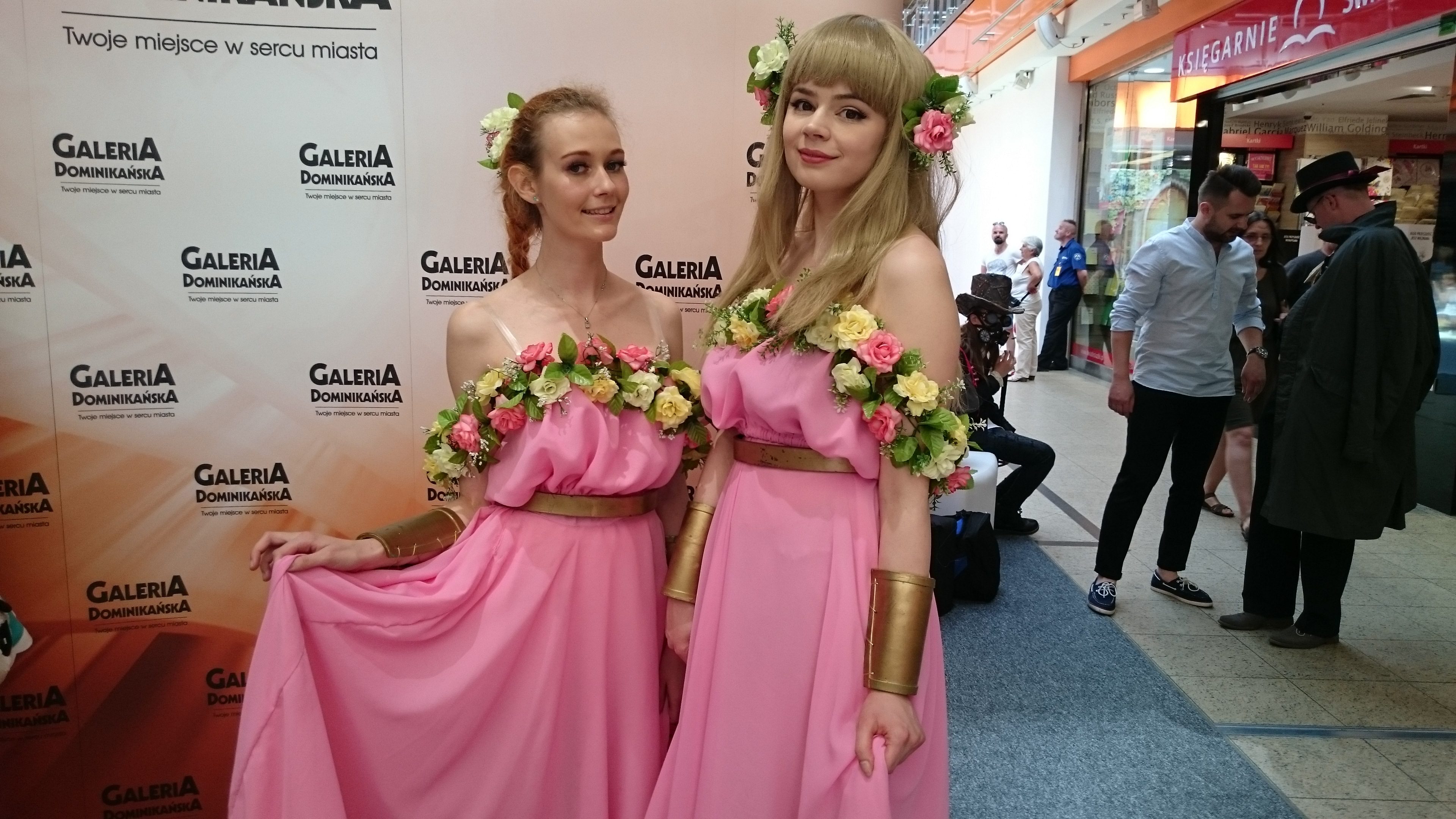 Marruda i Arshania w cosplayach podczas weekendu z cosplayerami w Galerii Dominikańskiej we Wrocławiu