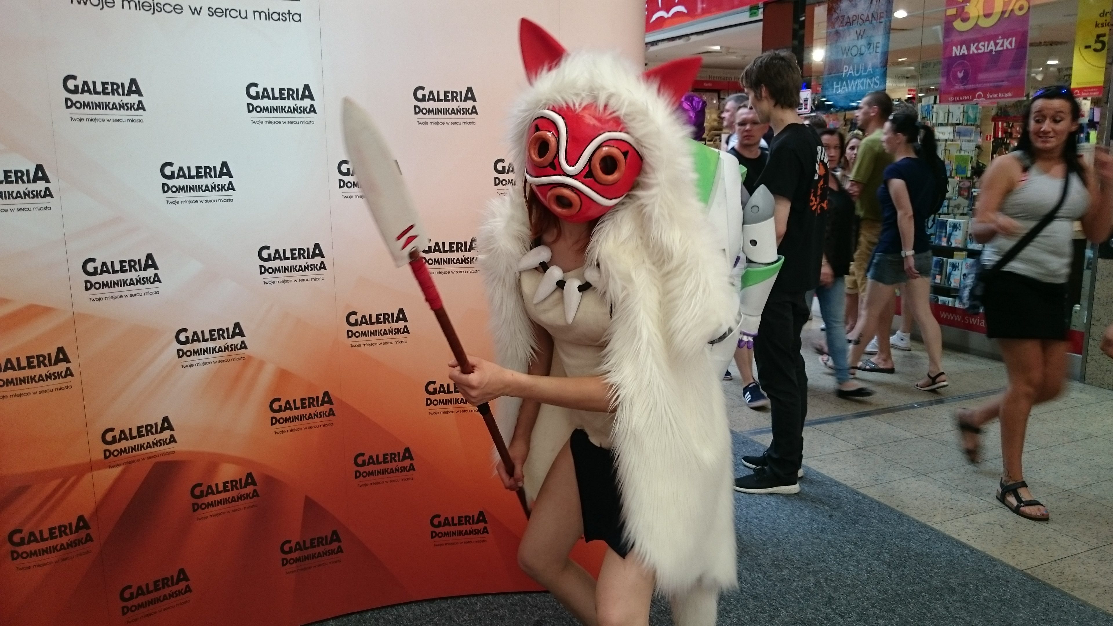 Mientowa w cosplayu jako księżniczka Mononoke podczas weekendu z cosplayerami w Galerii Dominikańskiej we Wrocławiu