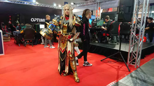 Arshania w cosplayu na stoisku PRO-GAMER by YUMISU podczas PGA 2019